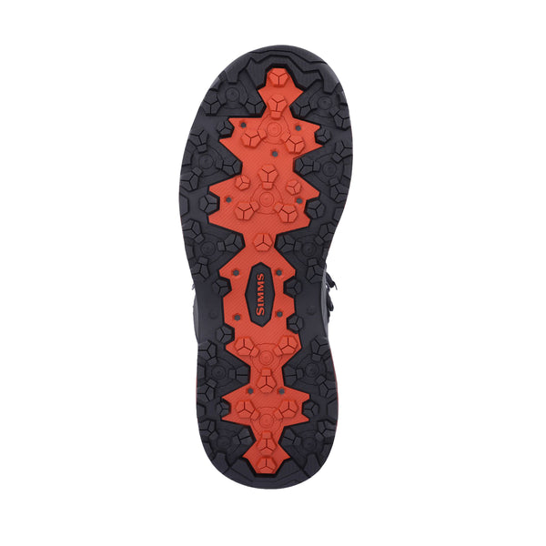 Vibram-Profil des Simms Freestone mit SIMMS Logo und multidirektionalen Stollen