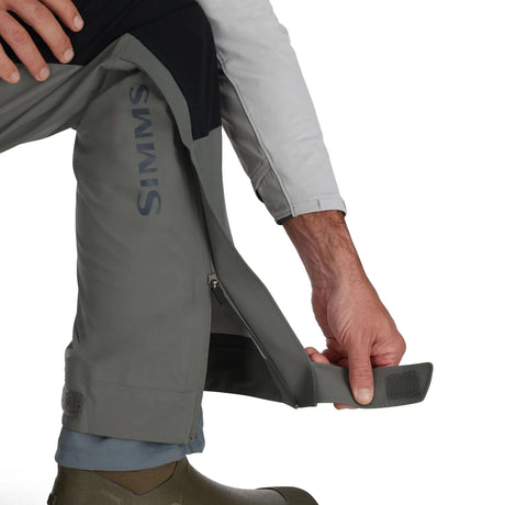 Salopette impermeabile Simms Vapor Elite Bib Gunmetal a 3 strati per pesca a mosca, leggera, traspirante e resistente alle intemperie